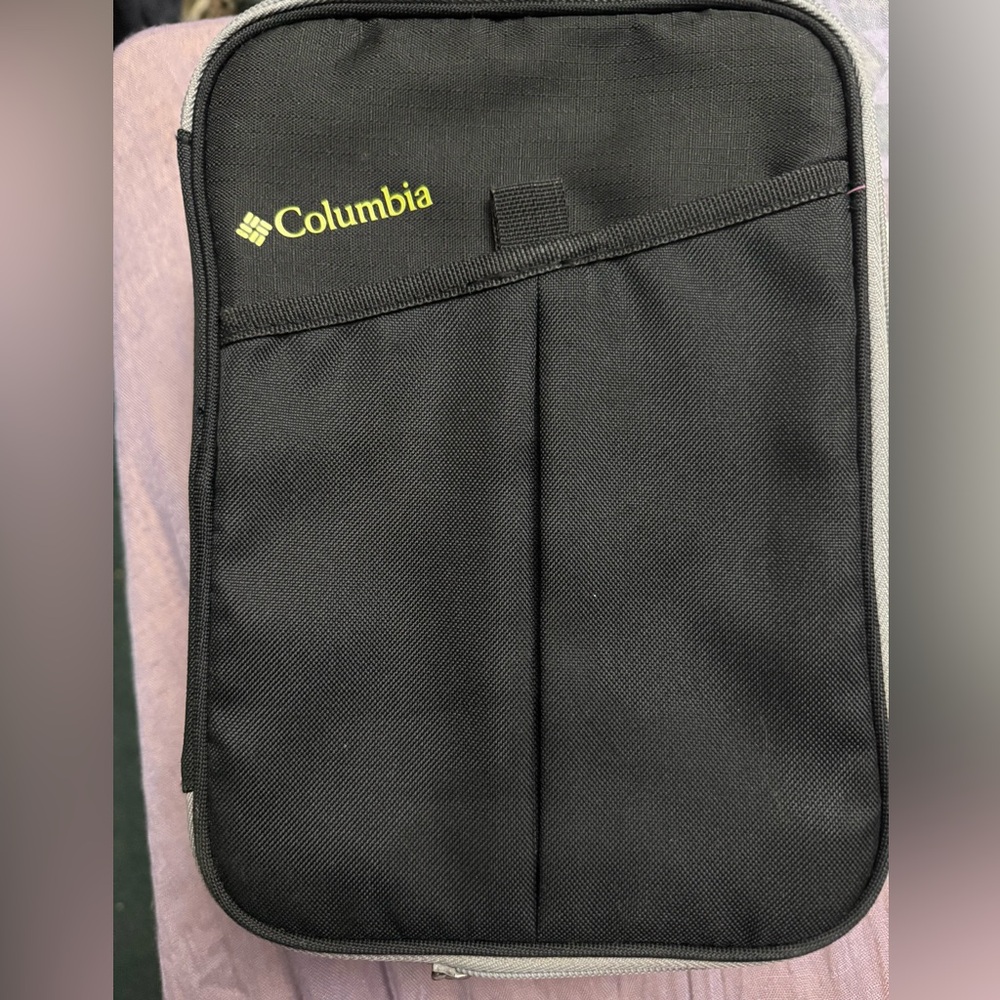 Like new COLUMBIA lunch bag/box